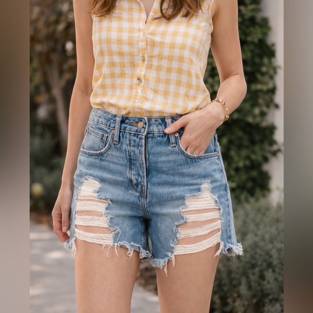High Wasted Distressed Denim Shorts Light Wash Size 25 Good American - Picture 2 of 4